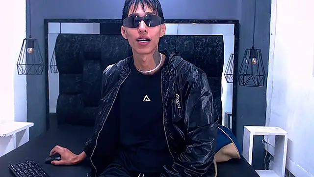 Daniel delux  online show from October 2025 12:19:02 PM