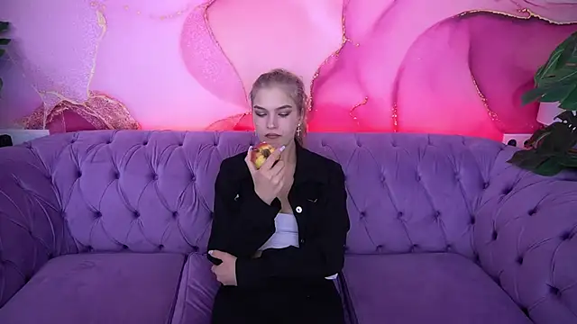 AlinaLiii online show from November 2025 01:35:02 PM