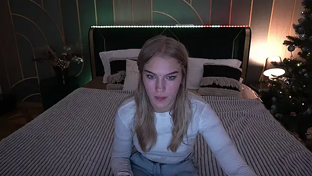 AlinaLiii online show from December 2025 08:58:01 PM