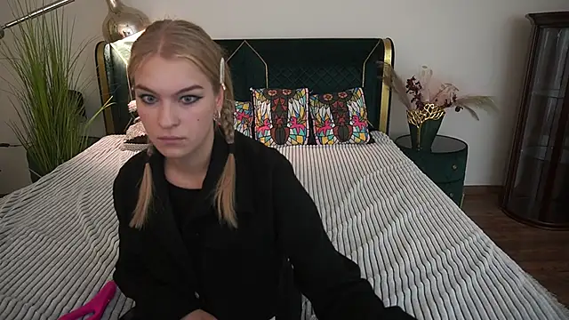 AlinaLiii online show from May 2026 05:59:01 AM