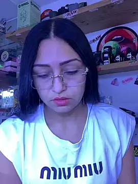 milk-love1226 online show from November 2025 10:32:02 PM