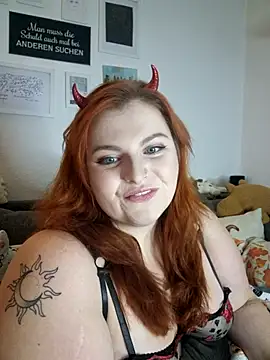 Snapshot of Chrissiosaurus chatting on October 2025 05:03:01 PM Chrissiosaurus online show from October 2025 05:03:01 PM