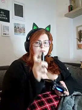 Snapshot of Chrissiosaurus chatting on November 2025 02:18:01 PM Chrissiosaurus online show from November 2025 02:18:01 PM