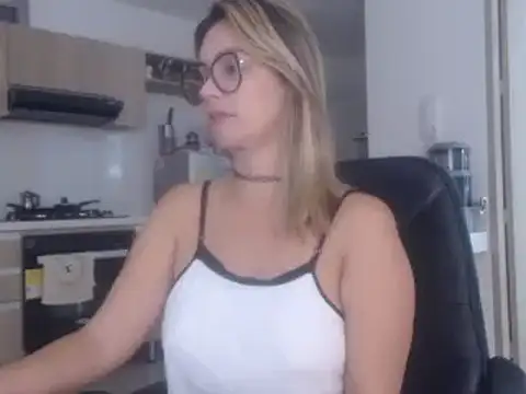 LovePaula online show from February 2025 12:15:02 PM