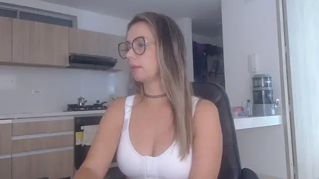 LovePaula online show from December 2025 11:59:01 AM