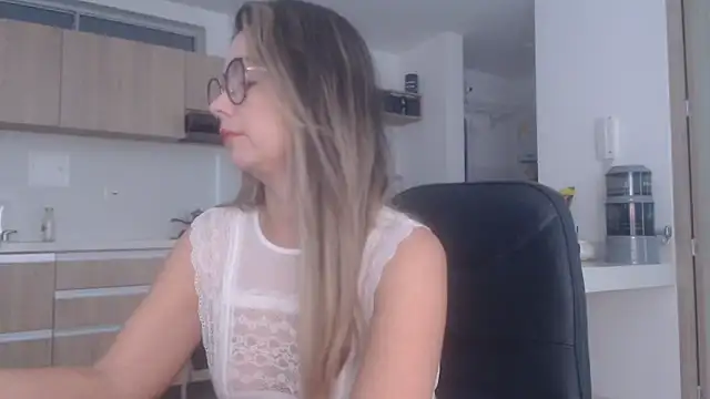 LovePaula online show from March 2026 12:11:01 PM