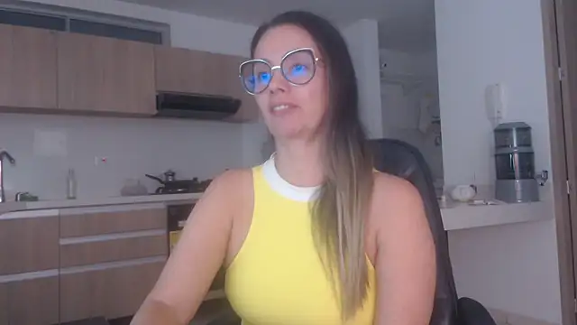 LovePaula online show from June 2026 02:45:02 AM