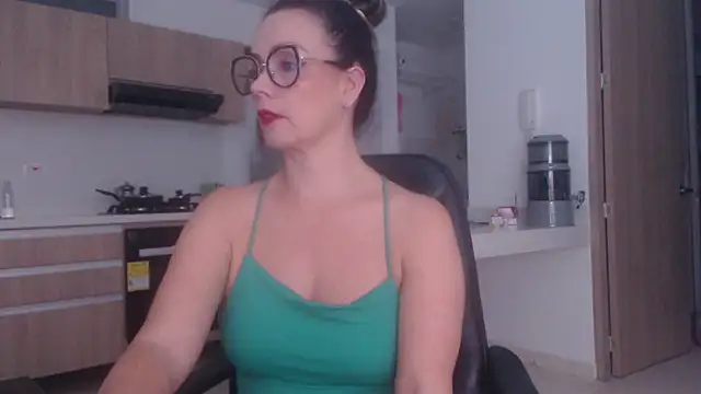 Snapshot of LovePaula chatting on June 2026 11:16:02 PM LovePaula online show from June 2026 11:16:02 PM