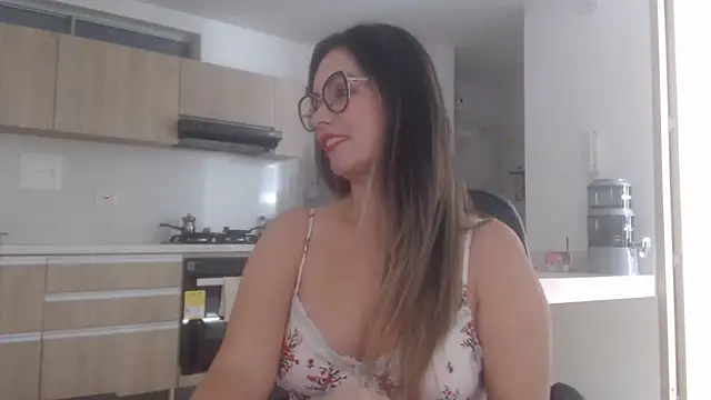 Snapshot of LovePaula chatting on July 2026 06:51:02 PM LovePaula online show from July 2026 06:51:02 PM