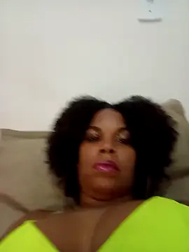 Snapshot of PrettahSantos chatting on September 2025 11:29:01 PM PrettahSantos online show from September 2025 11:29:01 PM