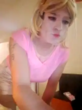 Snapshot of transreyna chatting on November 2025 11:25:02 PM transreyna online show from November 2025 11:25:02 PM