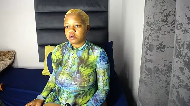 Juiceybileh online show from October 2025 06:38:02 PM