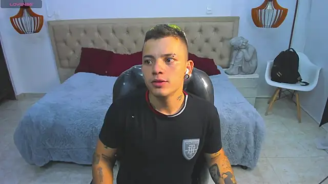 wildthor26 online show from February 2026 03:32:02 AM