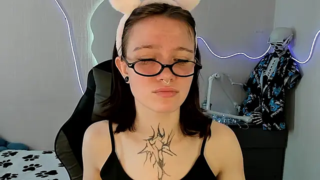 Snapshot of Elastikisss chatting on April 2026 06:44:02 AM Elastikisss online show from April 2026 06:44:02 AM