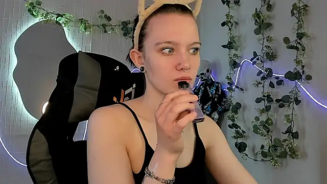 Snapshot of Elastikisss chatting on April 2026 08:18:02 AM Elastikisss online show from April 2026 08:18:02 AM