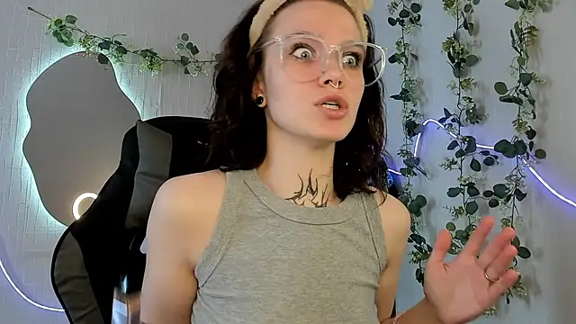 Snapshot of Elastikisss chatting on April 2026 07:00:02 AM Elastikisss online show from April 2026 07:00:02 AM