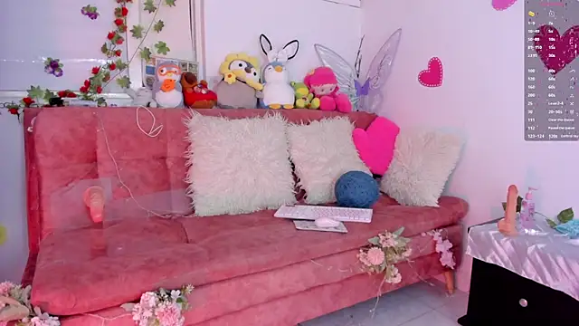 Snapshot of SophieLAmour chatting on October 2025 02:10:01 AM SophieLAmour online show from October 2025 02:10:01 AM