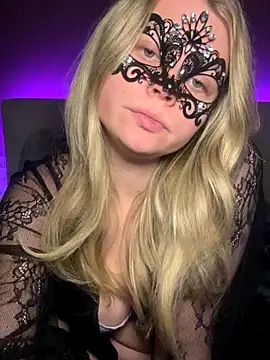 Snapshot of Cherrycolada chatting on November 2025 10:10:02 PM Cherrycolada online show from November 2025 10:10:02 PM