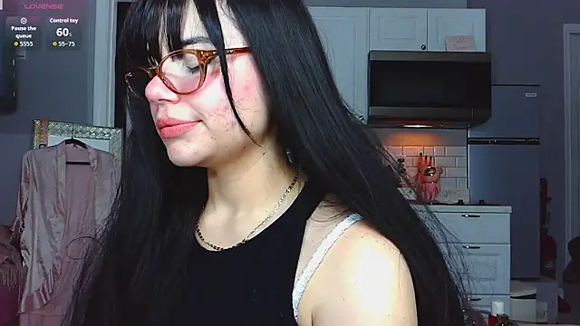 LunaMilav online show from October 2025 12:00:01 AM