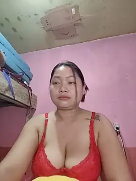 Snapshot of radiantbloom chatting on February 2026 11:31:02 PM radiantbloom online show from February 2026 11:31:02 PM