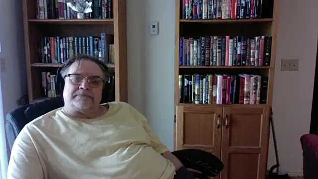 Vinyl22xh online show from April 2026 06:58:01 PM