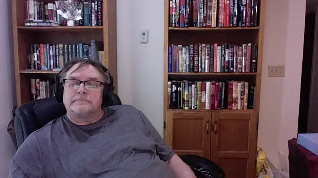 Vinyl22xh online show from May 2026 08:50:02 PM