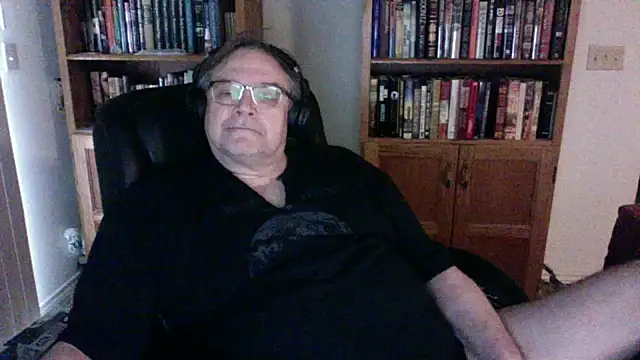 Vinyl22xh online show from May 2026 06:02:02 PM