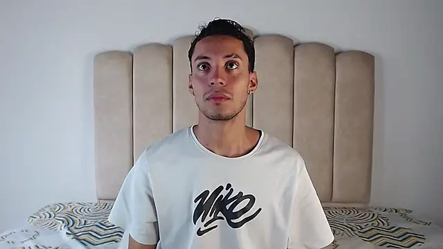 Snapshot of aroncooper1 chatting on November 2025 08:11:02 PM aroncooper1 online show from November 2025 08:11:02 PM