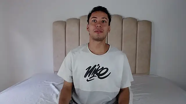 Snapshot of aroncooper1 chatting on November 2025 09:04:02 PM aroncooper1 online show from November 2025 09:04:02 PM