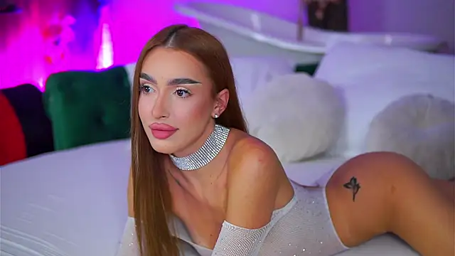 Snapshot of ClaraBenatti chatting on October 2025 06:18:02 PM ClaraBenatti online show from October 2025 06:18:02 PM