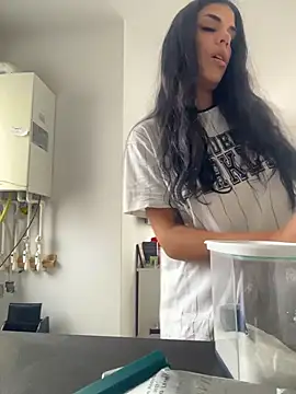 AylinHazellx online show from October 2025 09:04:01 AM