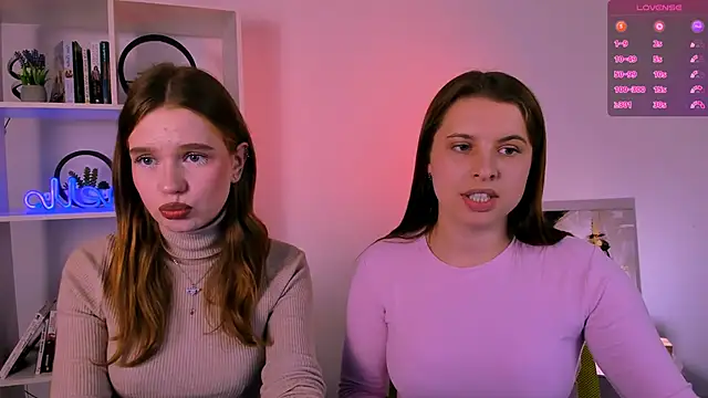 lola swon online show from October 2025 07:12:02 PM