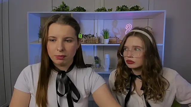 lola swon online show from October 2025 07:11:02 PM