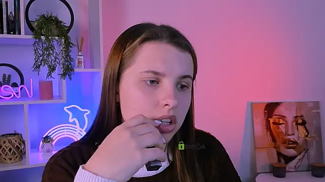 lola swon online show from October 2025 07:11:01 PM