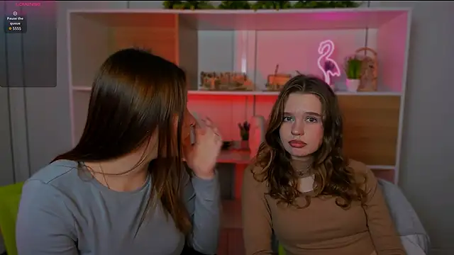 lola swon online show from October 2025 07:13:01 PM