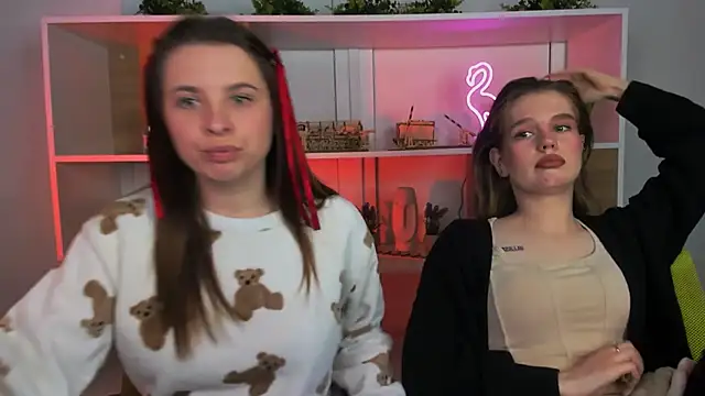 lola swon online show from October 2025 07:10:02 PM