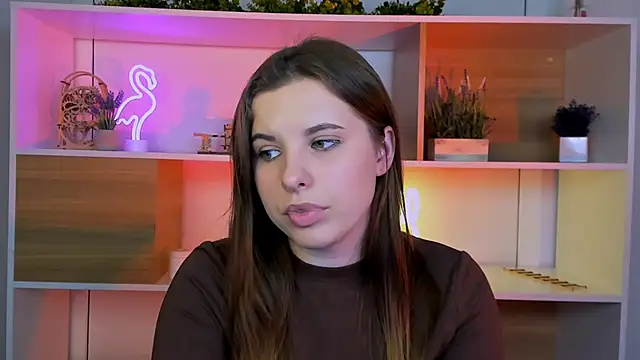 lola swon online show from November 2025 07:14:01 PM