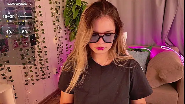 KellyHayden online show from November 2025 01:32:02 PM