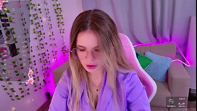 KellyHayden online show from February 2026 12:30:01 PM