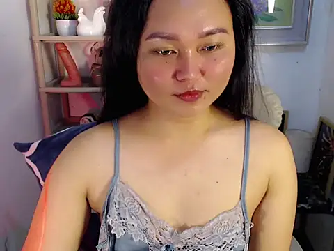 Eyes-on-me online show from June 2026 07:42:01 PM