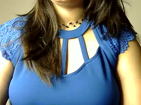 Aaliya02 online show from November 2025 09:35:02 PM