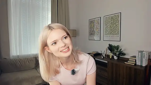 LaureMestler online show from October 2025 08:45:02 AM