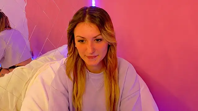 Anaayss  online show from October 2025 05:13:01 AM