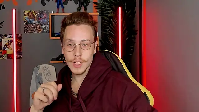 LeoMooree online show from November 2025 03:44:02 PM