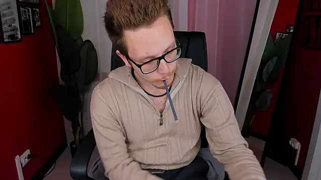 LeoMooree online show from November 2025 09:14:01 PM