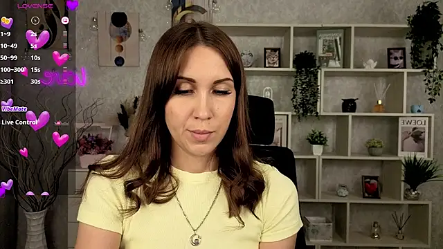 Snapshot of DreamVelour chatting on October 2025 08:41:01 PM DreamVelour online show from October 2025 08:41:01 PM