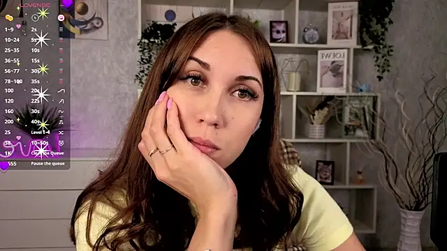 Snapshot of DreamVelour chatting on October 2025 08:31:01 PM DreamVelour online show from October 2025 08:31:01 PM