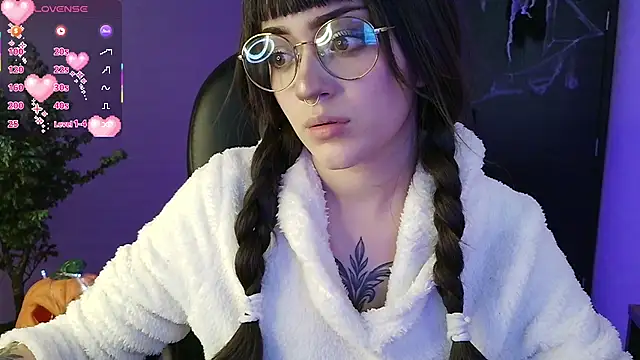 Snapshot of LesRose chatting on October 2025 06:25:02 PM LesRose online show from October 2025 06:25:02 PM