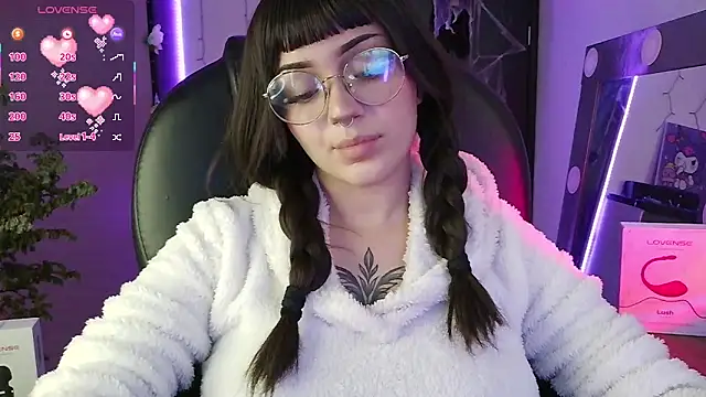 Snapshot of LesRose chatting on October 2025 05:35:02 PM LesRose online show from October 2025 05:35:02 PM