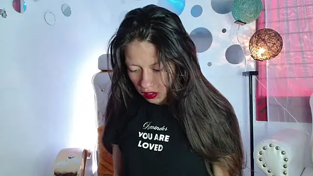 Nina Roser online show from September 2025 12:41:02 PM